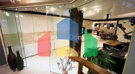 Триповерховий пентхаус в Естебані