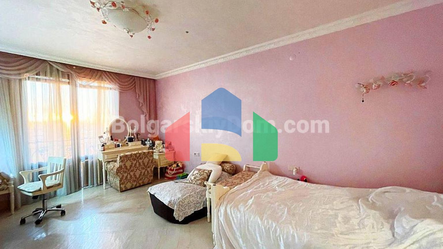 Триповерховий пентхаус в Естебані