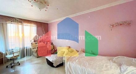 Триповерховий пентхаус в Естебані