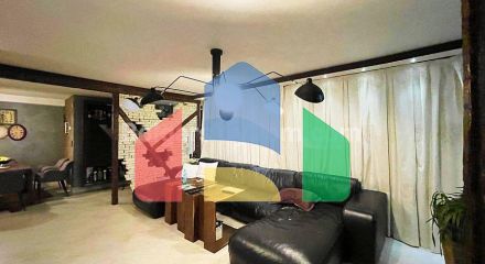 Триповерховий пентхаус в Естебані