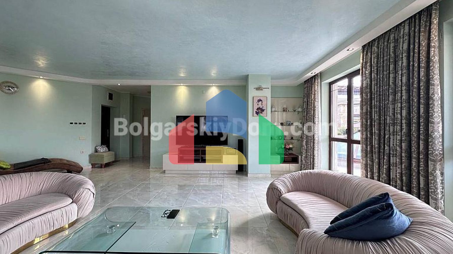 Трикімнатна квартира в Poseidon