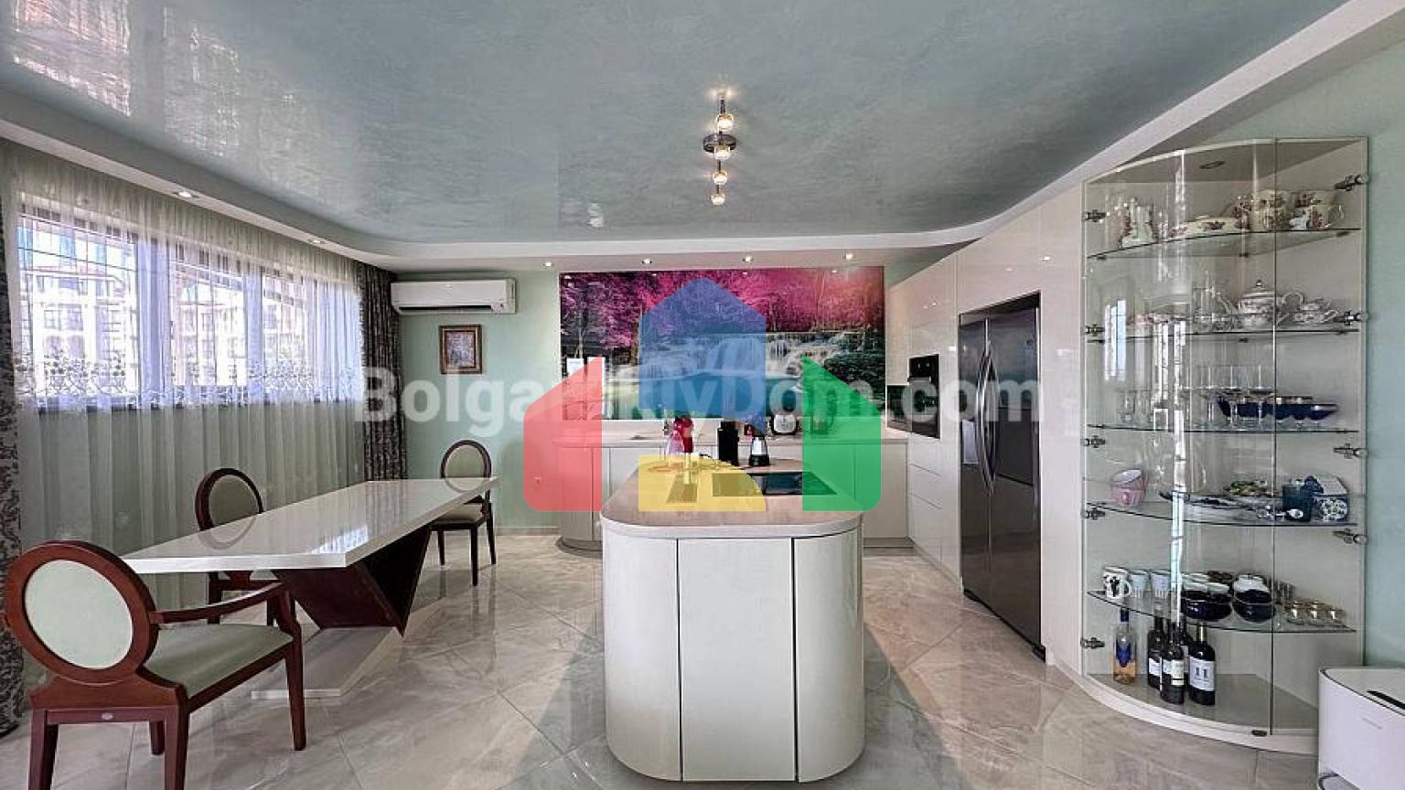 Трикімнатна квартира в Poseidon