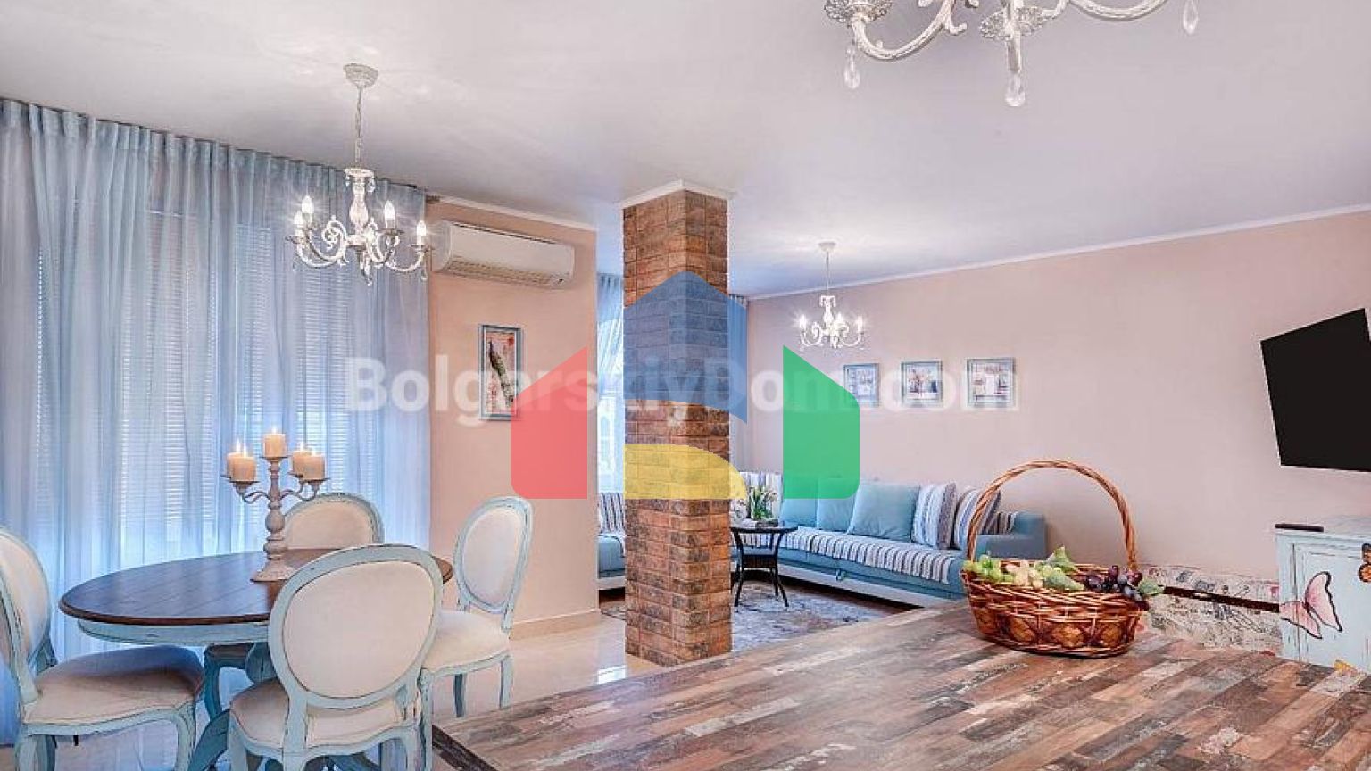 Чотирикімнатна квартира в Естебан