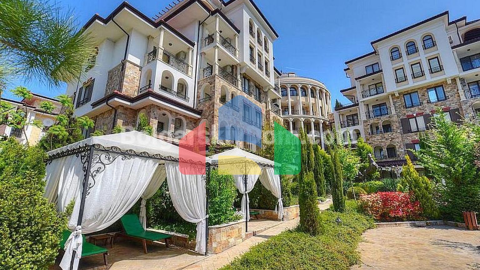 Чотирикімнатна квартира в Естебан