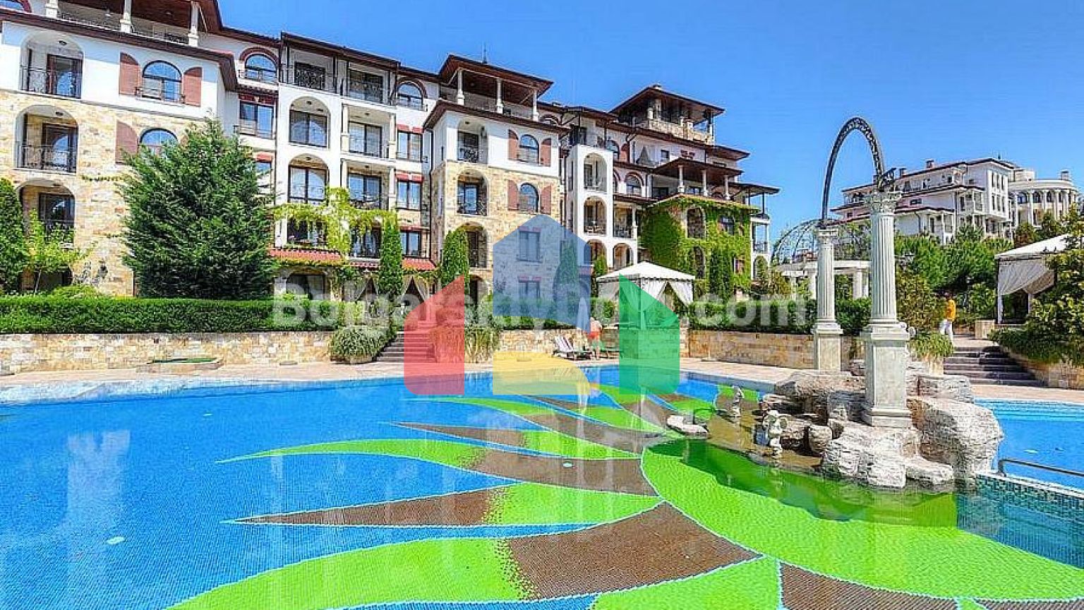 Чотирикімнатна квартира в Естебан