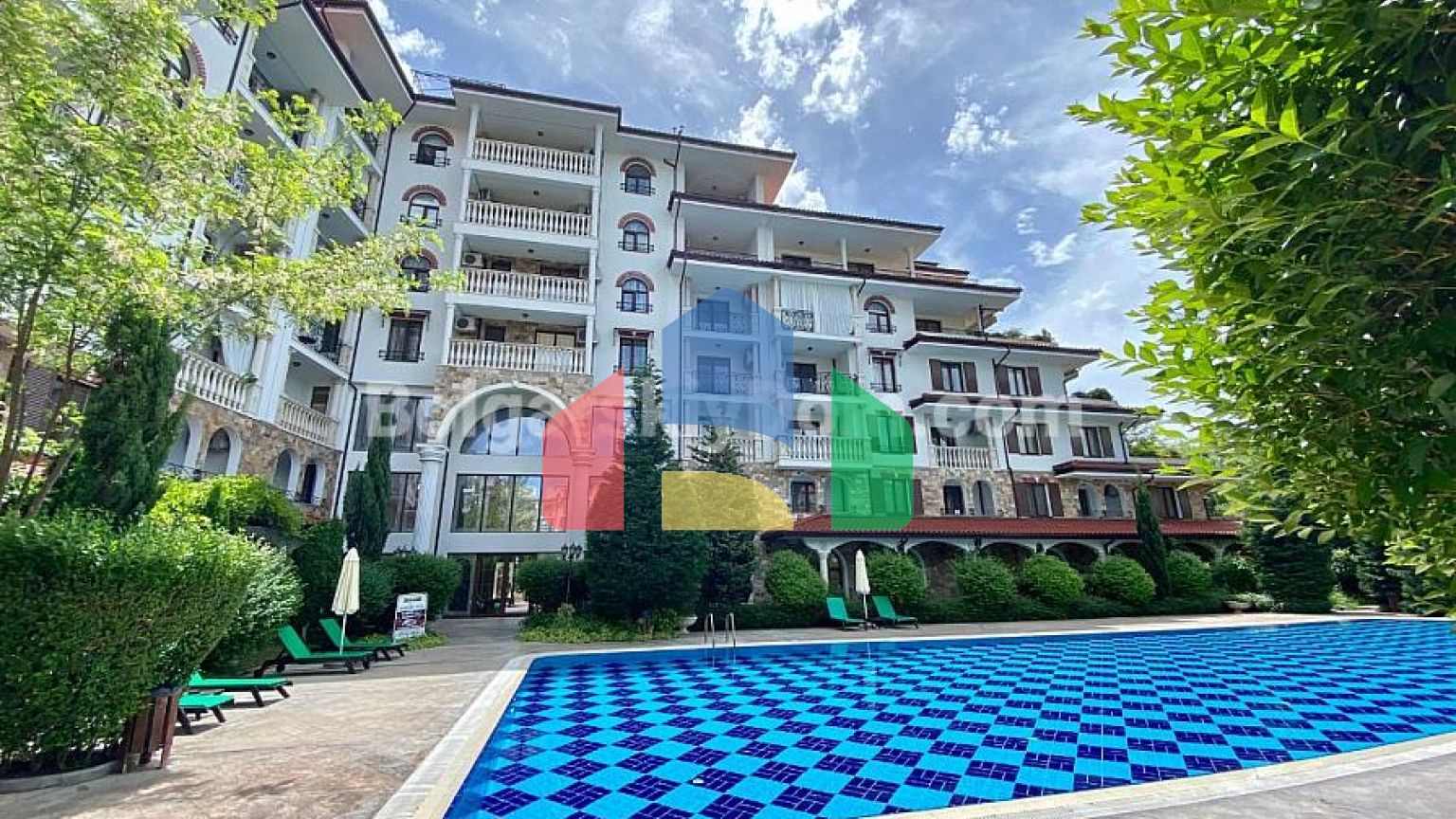 Чотирикімнатна квартира в Естебан