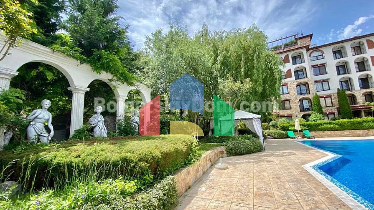 Чотирикімнатна квартира в Естебан