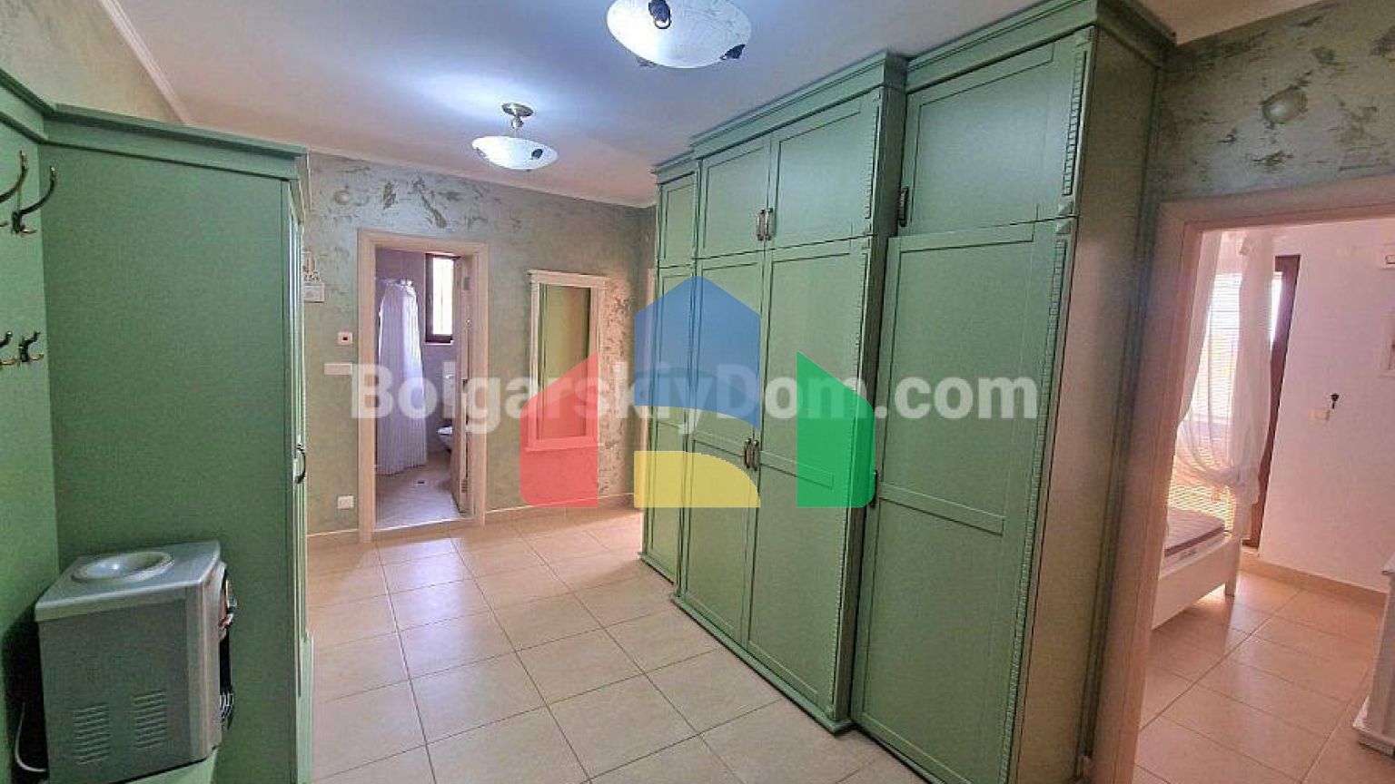 Чотирикімнатна квартира в Посейдон