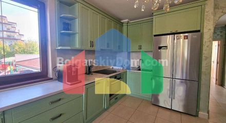 Чотирикімнатна квартира в Посейдон