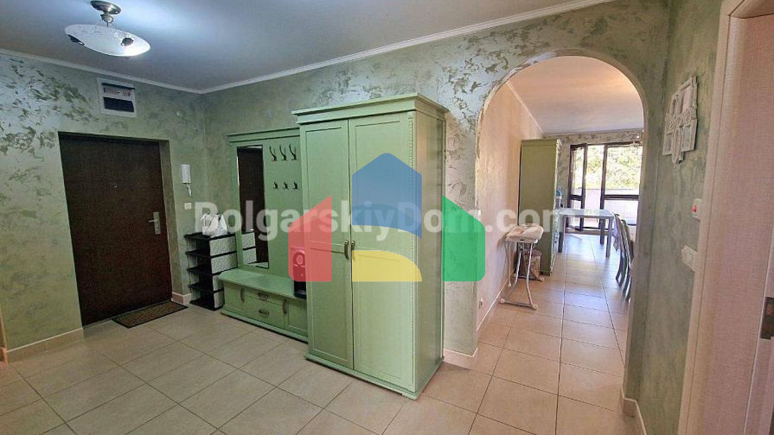 Чотирикімнатна квартира в Посейдон