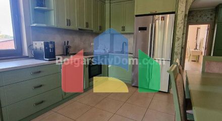 Чотирикімнатна квартира в Посейдон