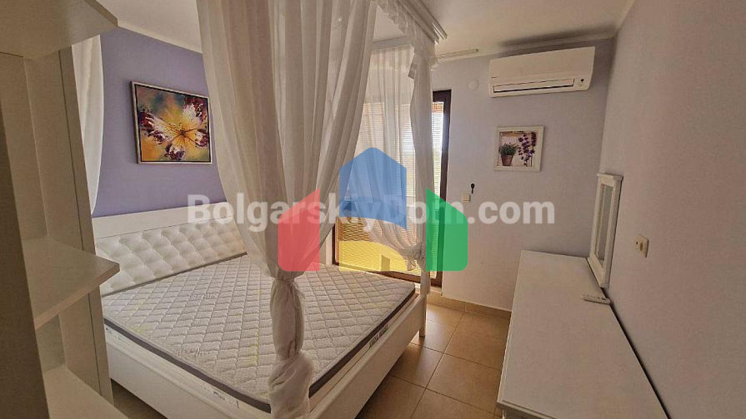 Чотирикімнатна квартира в Посейдон