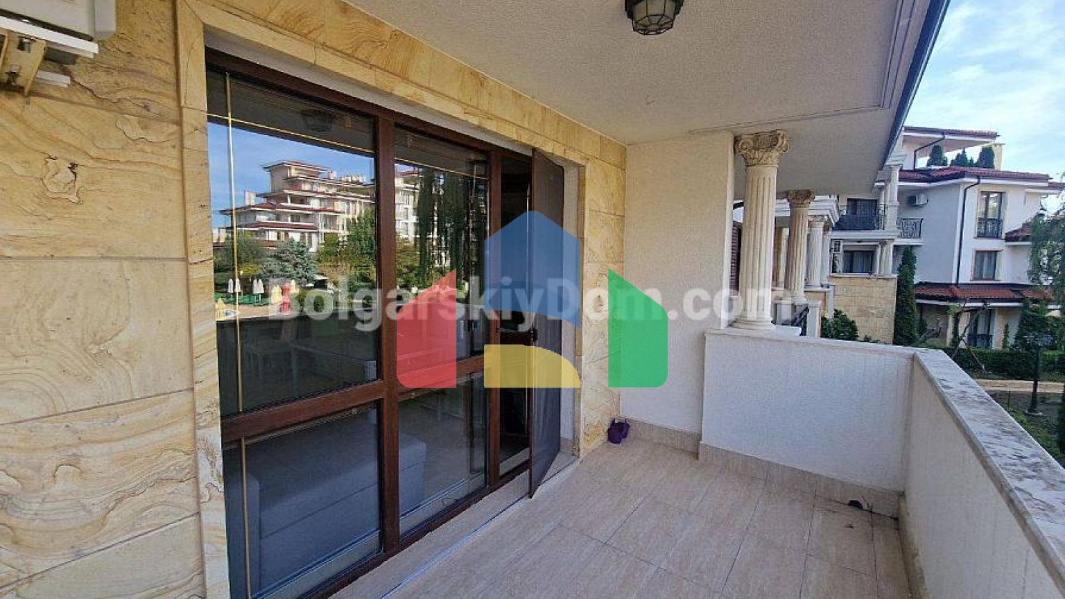 Чотирикімнатна квартира в Посейдон