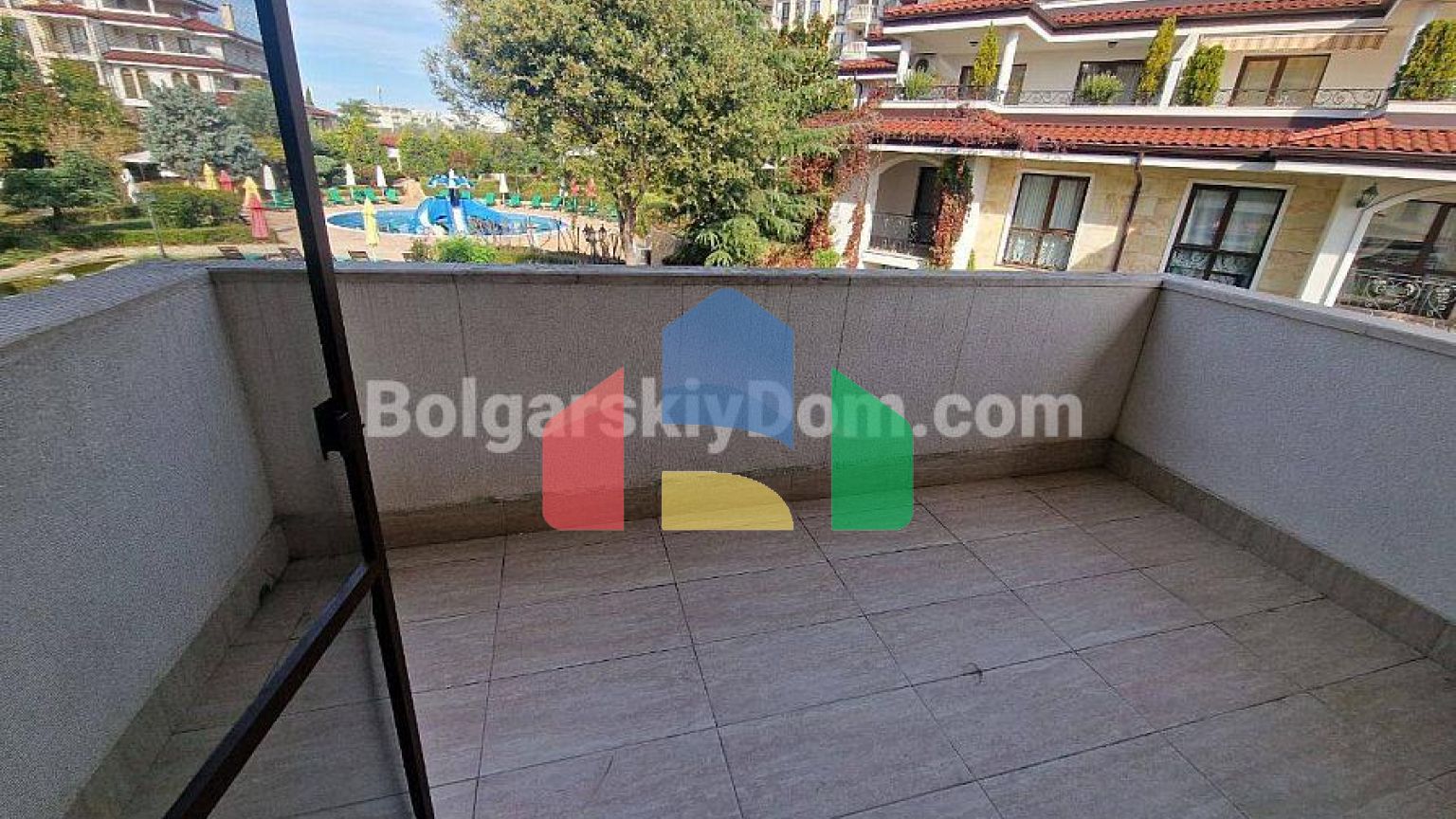 Чотирикімнатна квартира в Посейдон