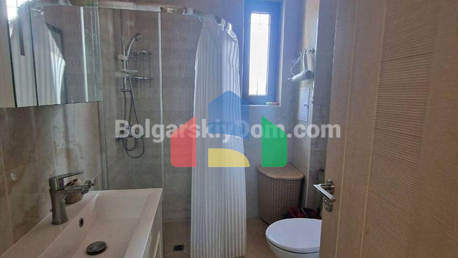 Чотирикімнатна квартира в Посейдон