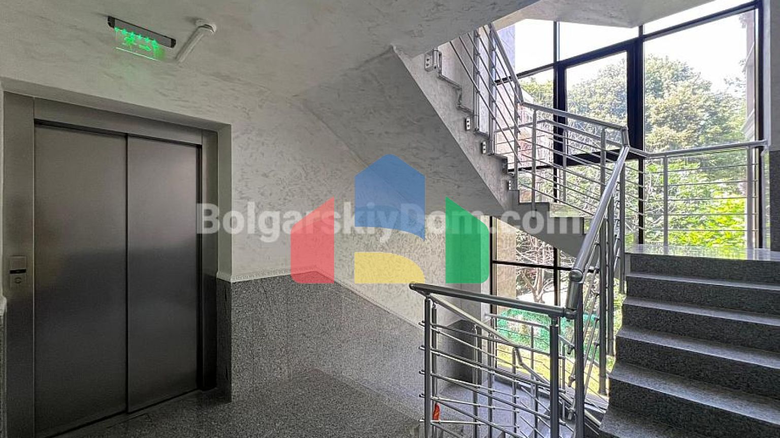 Квартира-студія в Валенсія Гарденс