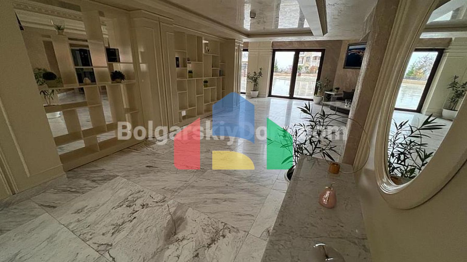 Квартира-студія в Валенсія Гарденс