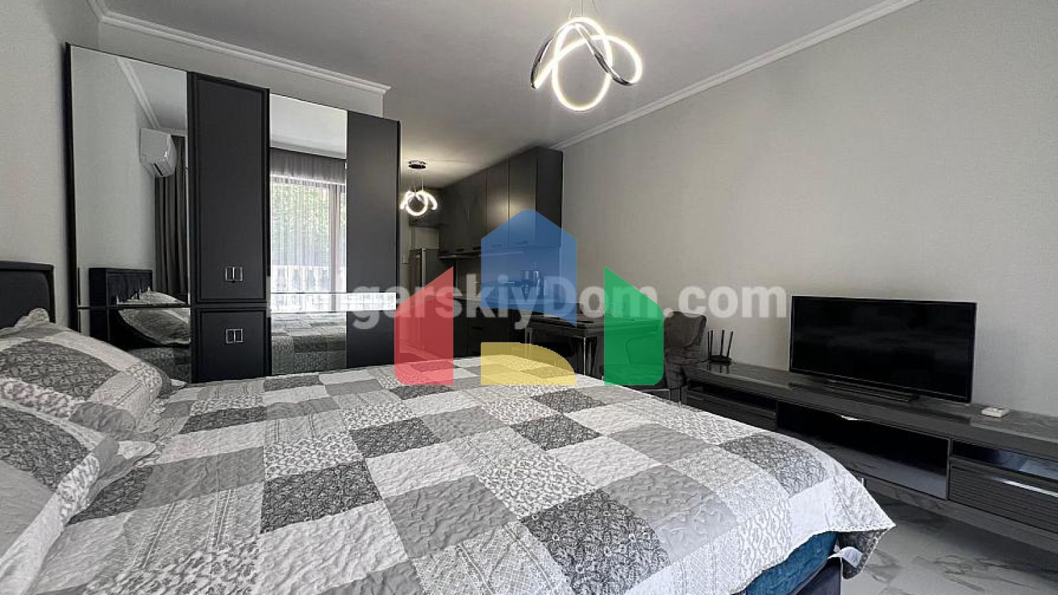 Квартира-студія в Валенсія Гарденс