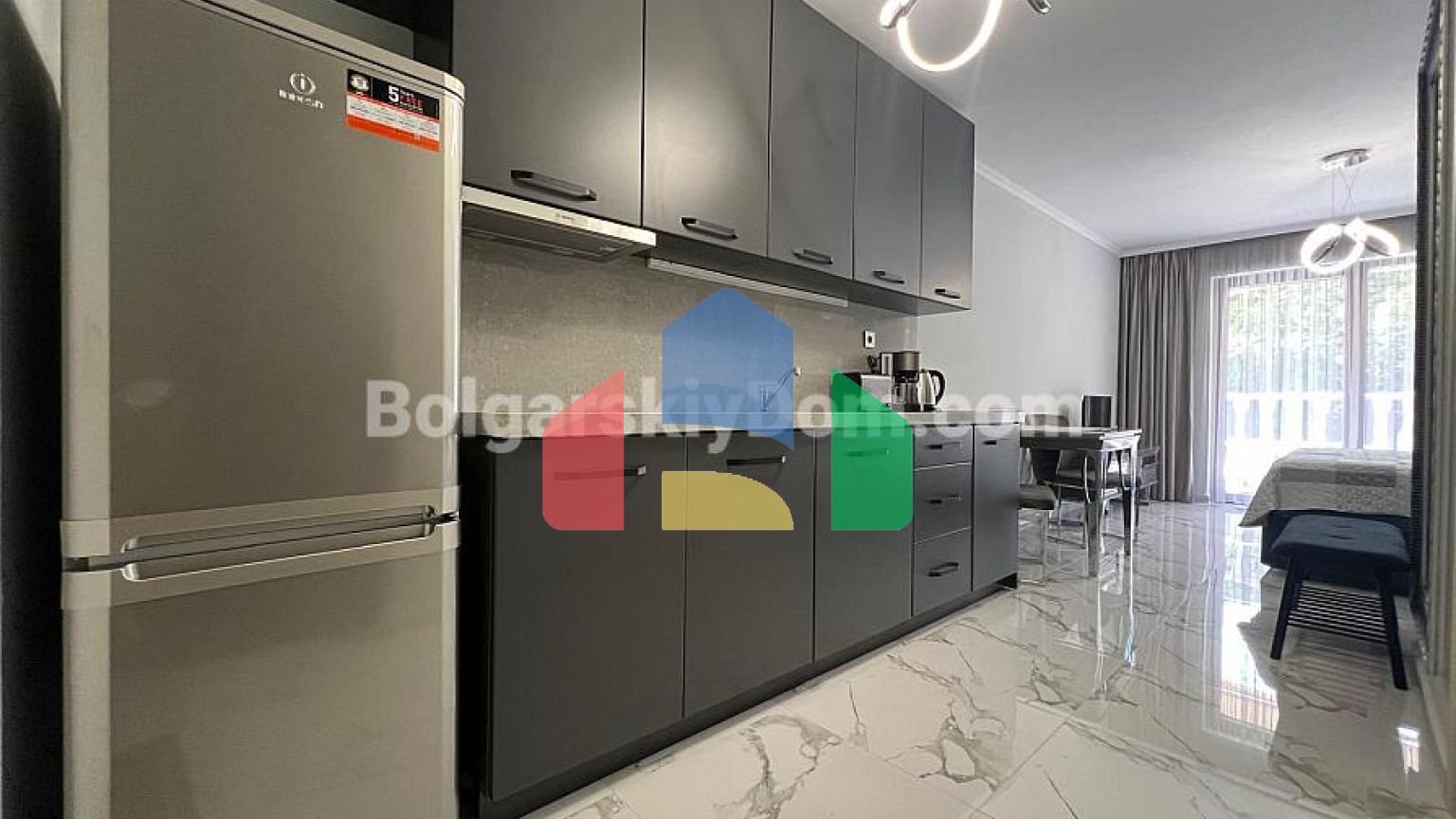 Квартира-студія в Валенсія Гарденс