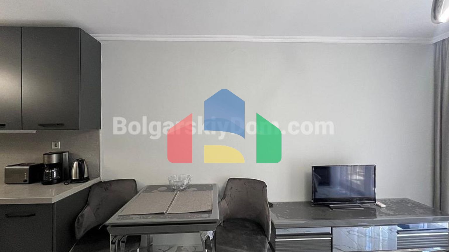 Квартира-студія в Валенсія Гарденс