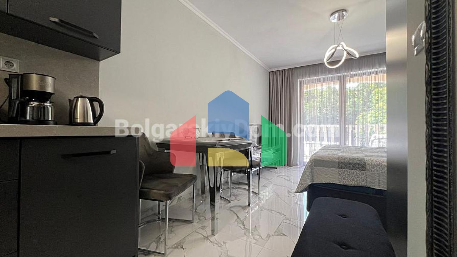 Квартира-студія в Валенсія Гарденс