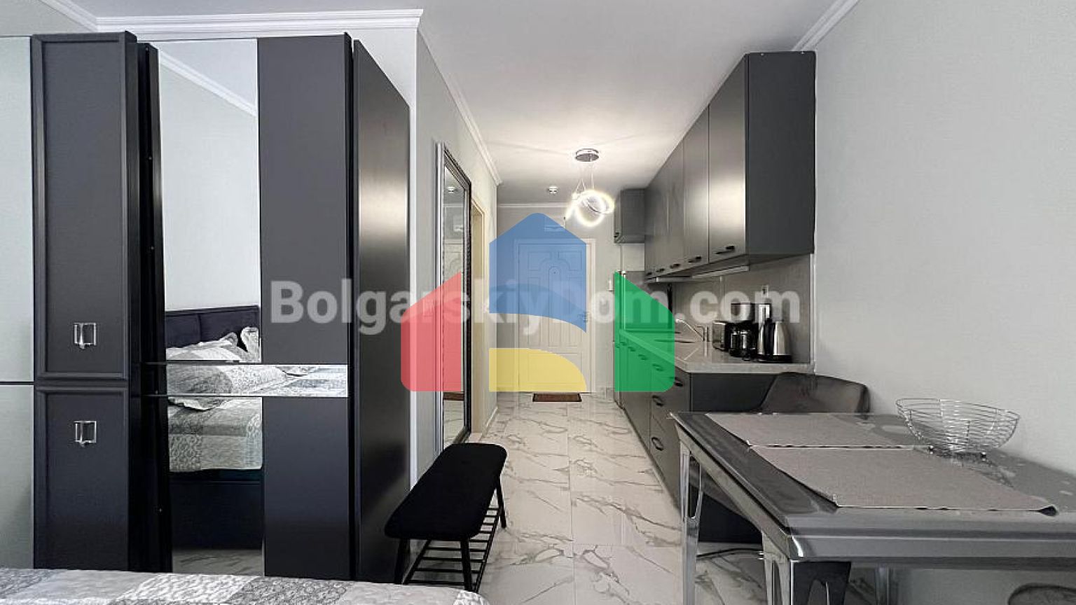 Квартира-студія в Валенсія Гарденс