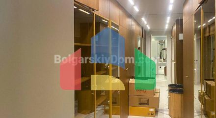 Трикімнатна квартира в Бельведер