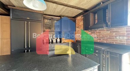 Триповерховий пентхаус в Естебан