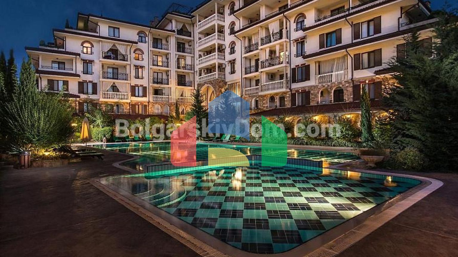 Триповерховий пентхаус в Естебан