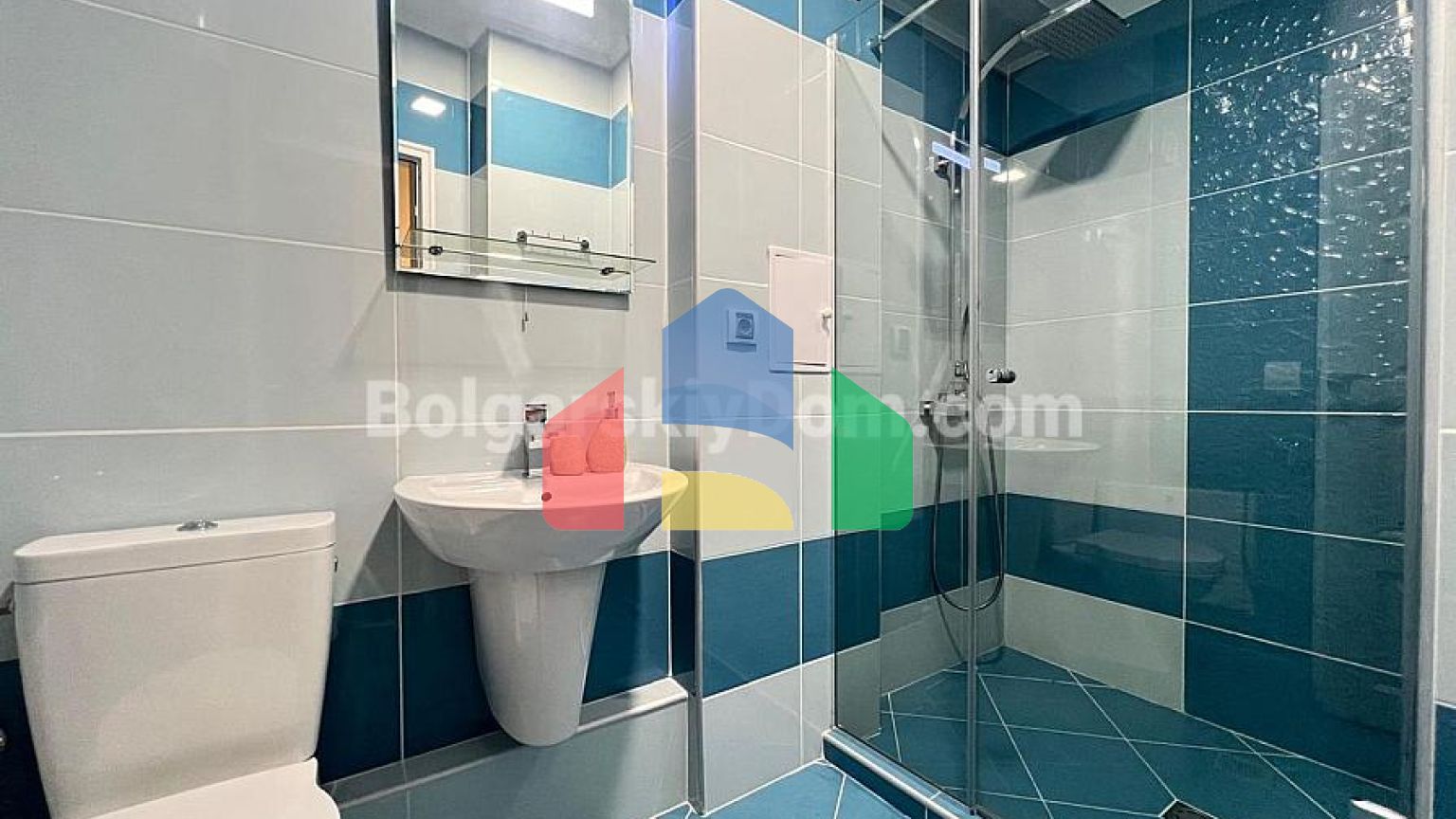 Триповерховий пентхаус в Естебан