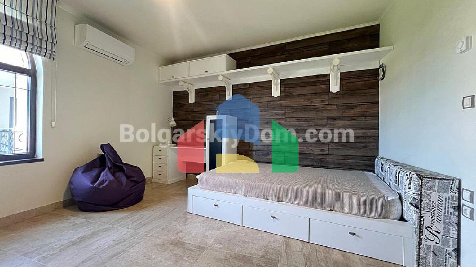 Триповерховий пентхаус в Естебан