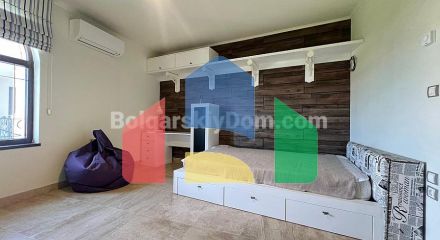 Триповерховий пентхаус в Естебан