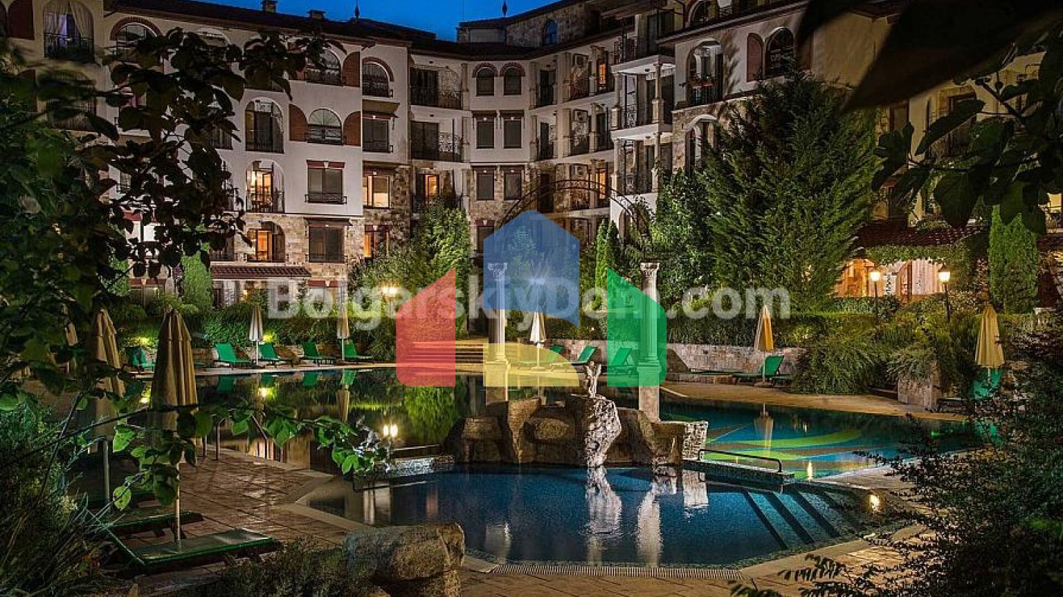 Триповерховий пентхаус в Естебан