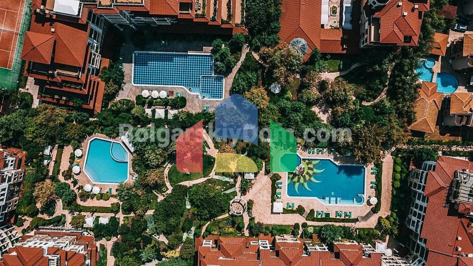 Триповерховий пентхаус в Естебан