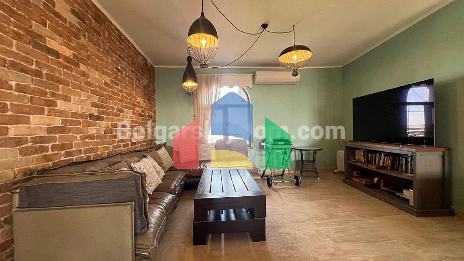 Триповерховий пентхаус в Естебан