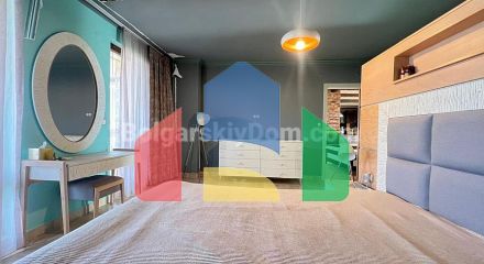 Триповерховий пентхаус в Естебан