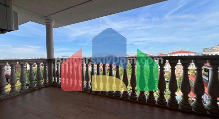 Триповерховий пентхаус в Естебан