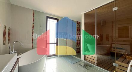 Триповерховий пентхаус в Естебан