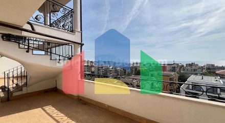 Триповерховий пентхаус в Естебан