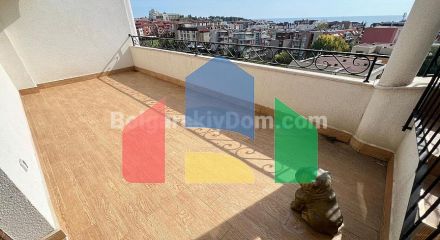 Триповерховий пентхаус в Естебан