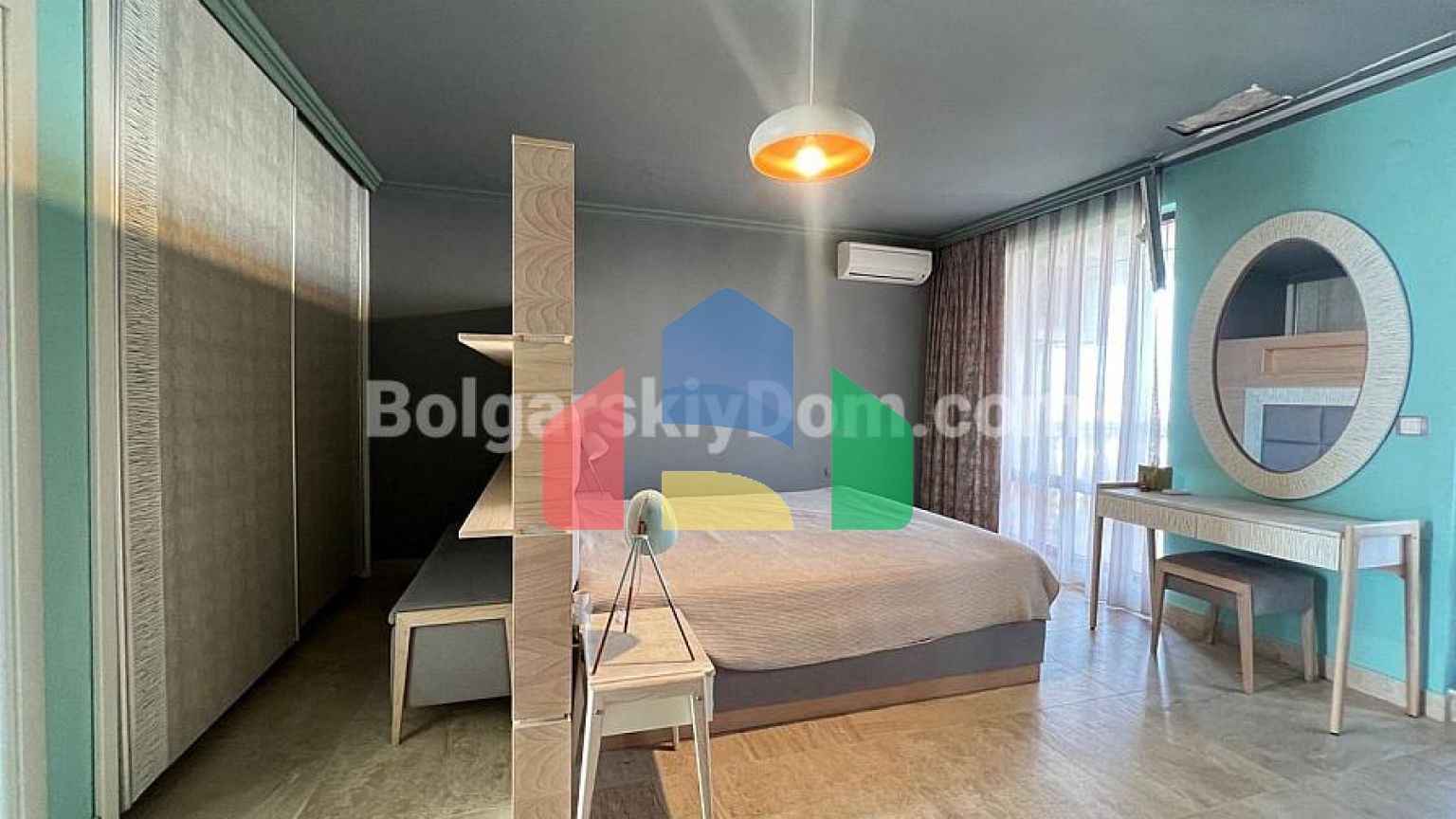 Триповерховий пентхаус в Естебан