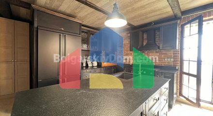 Триповерховий пентхаус в Естебан