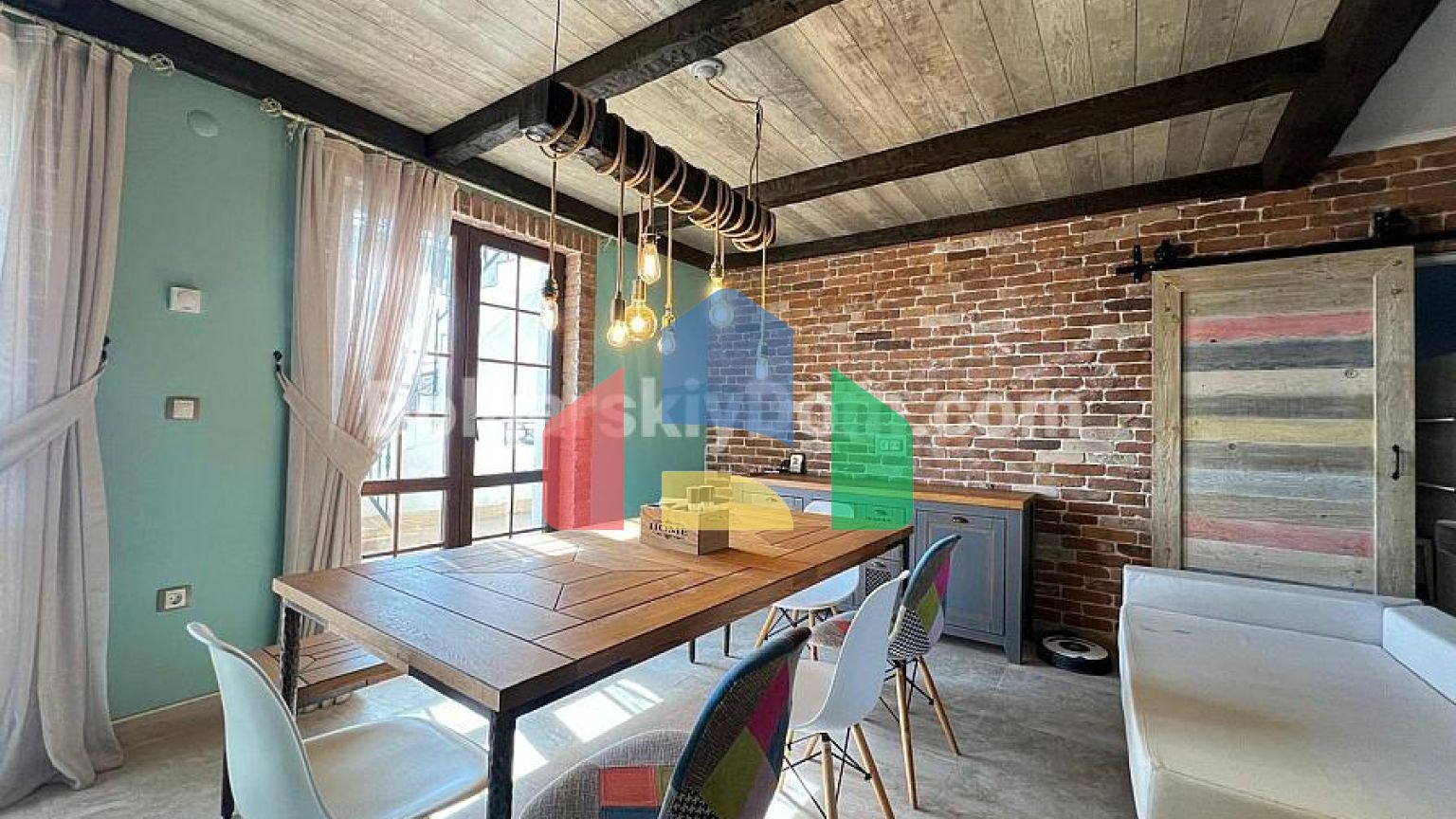 Триповерховий пентхаус в Естебан