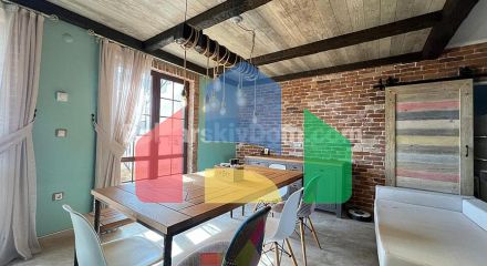 Триповерховий пентхаус в Естебан