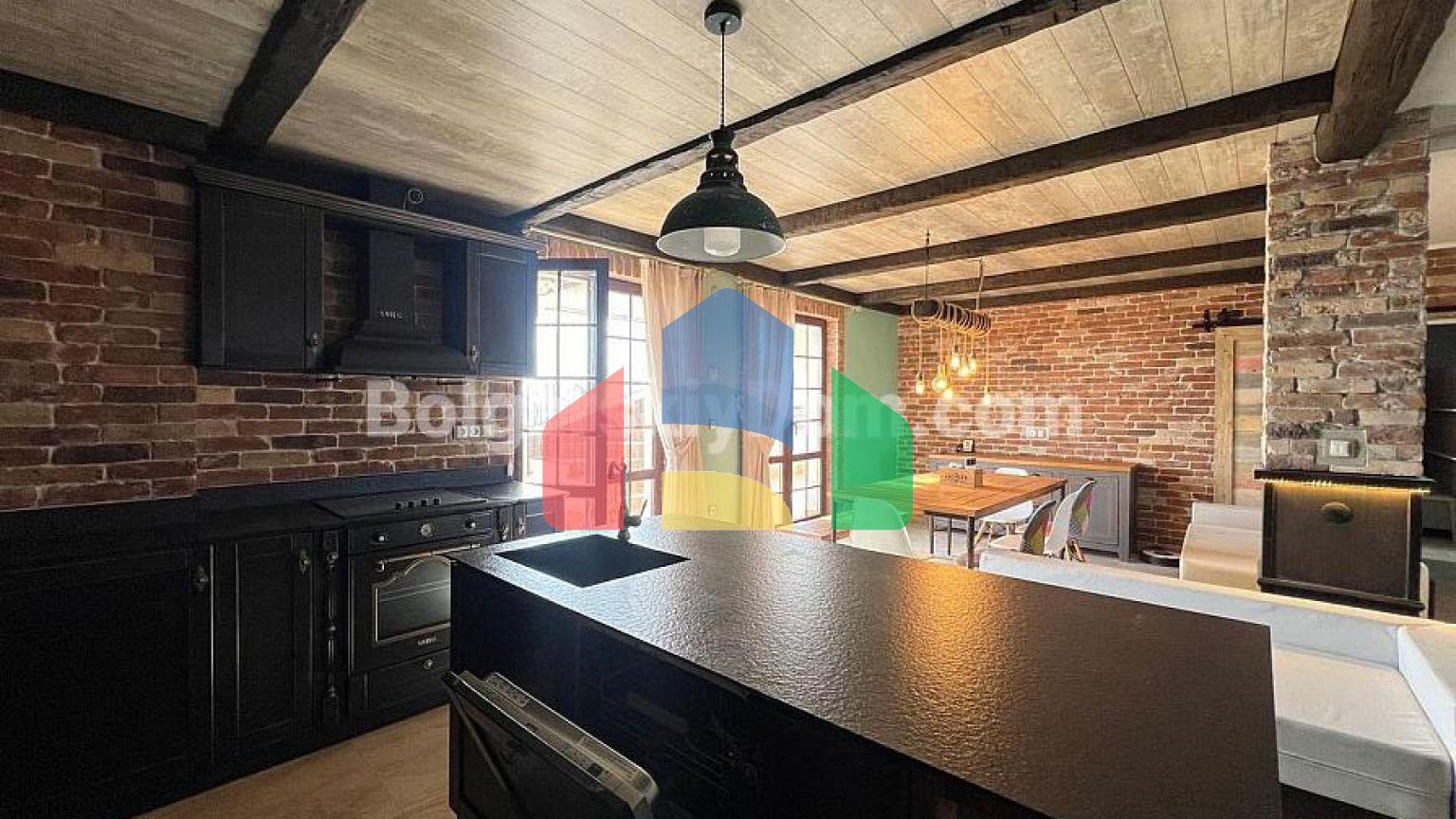 Триповерховий пентхаус в Естебан