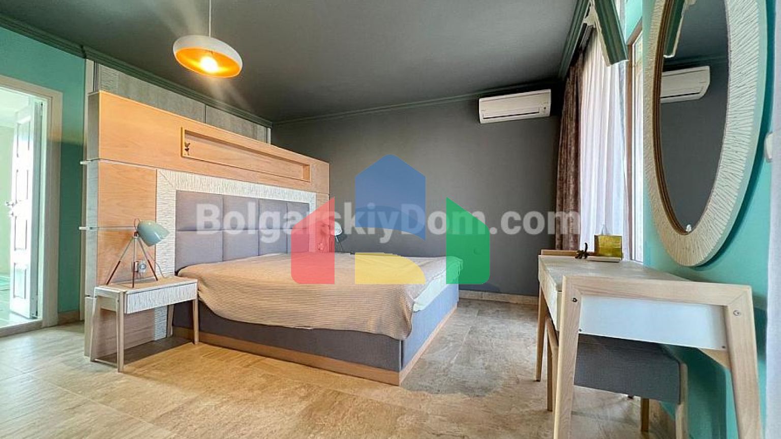 Триповерховий пентхаус в Естебан