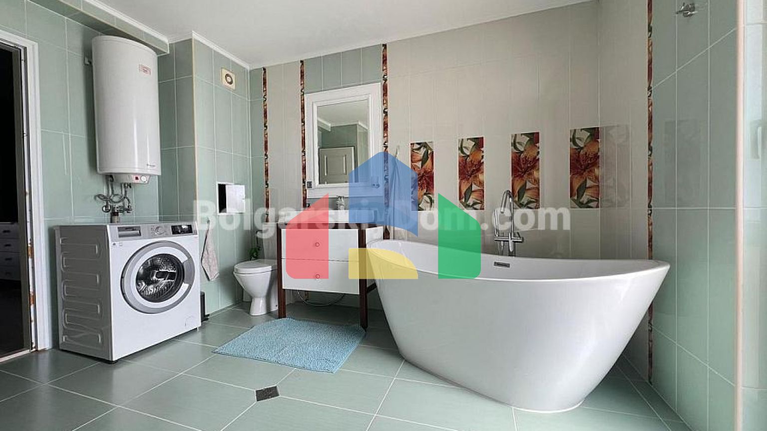 Триповерховий пентхаус в Естебан