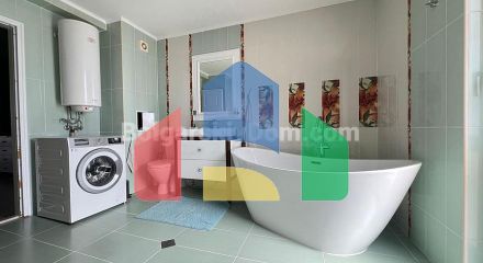 Триповерховий пентхаус в Естебан