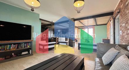 Триповерховий пентхаус в Естебан