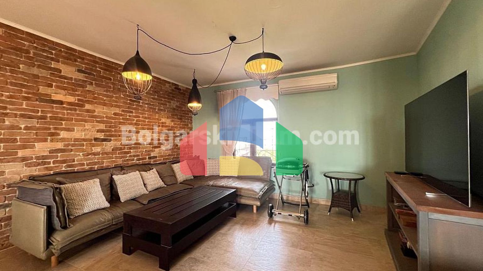 Триповерховий пентхаус в Естебан